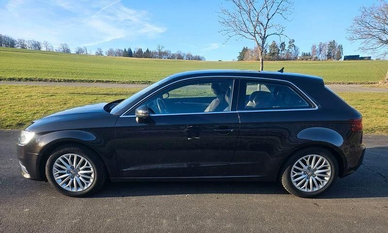 Gebraucht Audi A3 Ambiente 122 PS (89 kW) 2013 Braun Limousine