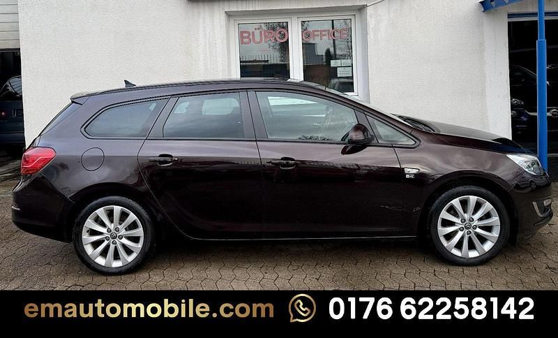 Gebraucht Opel Astra 140 PS (102 kW) 2012 Braun Kombi