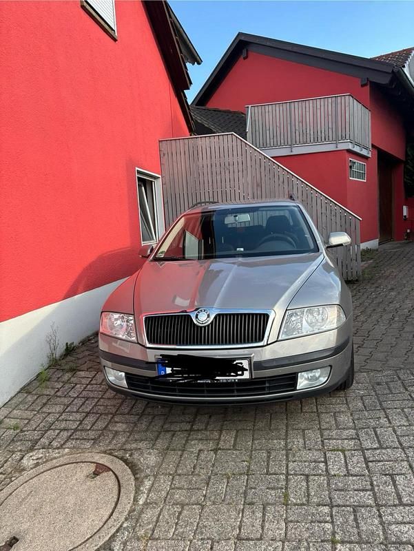Andere farben Gebraucht 2008 Skoda Octavia Kombi | 1.600 € (Superpreis) - Bild 1/4