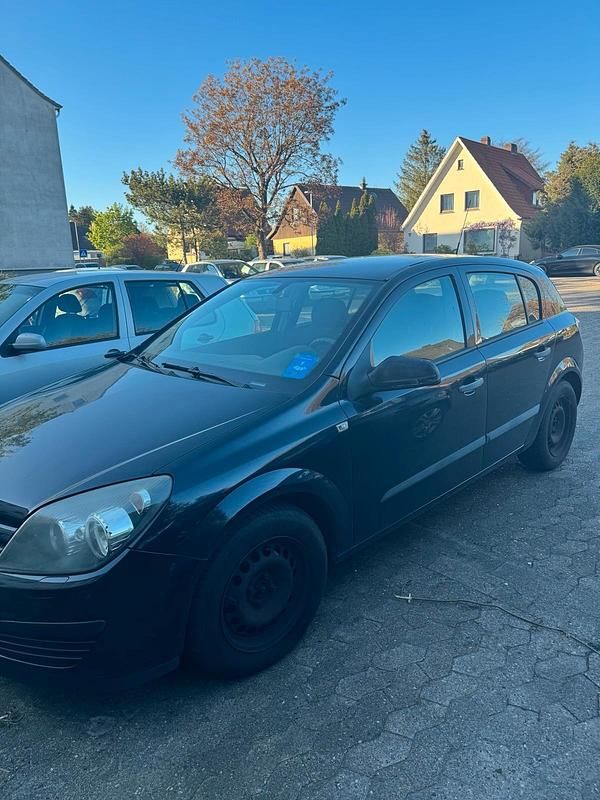 Second-hand Opel Astra 105 CP (77 kW) 2004 Negru Hatchback