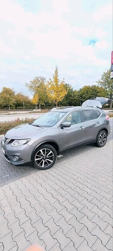 Grau Gebraucht 2015 Nissan X-Trail SUV | 11.299 € (Fairer Preis) - Bild 1/4