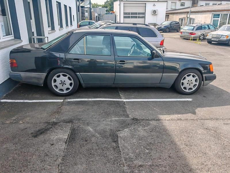 Gebraucht 1990 Mercedes 300 Limousine | 12.900 € - Bild 1/4