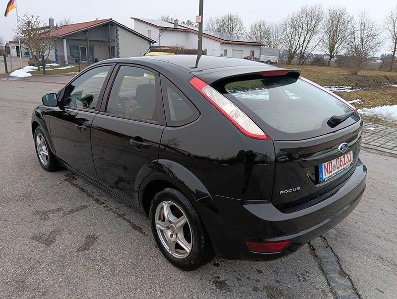 Gebraucht Ford Focus 101 PS (74 kW) 2010 Schwarz Limousine