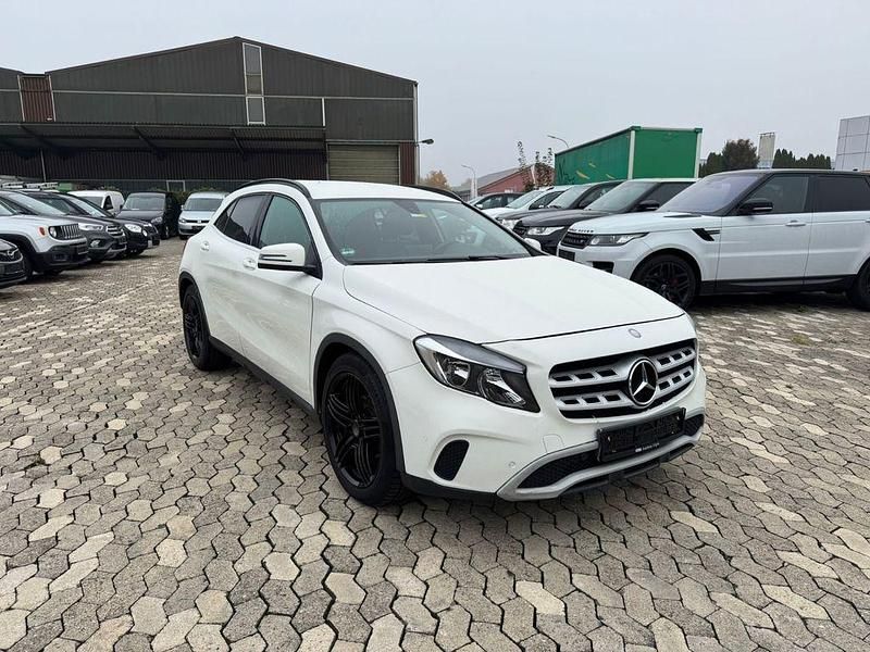 Weiß Gebraucht 2017 Mercedes GLA200 SUV | 9.950 € (Superpreis) - Bild 1/4