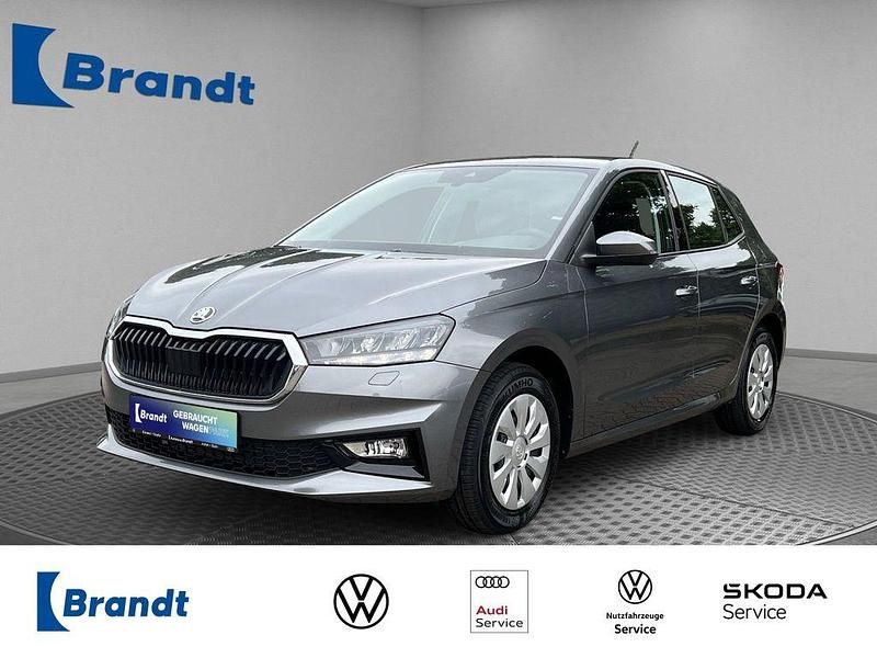 Grau Gebraucht 2025 Skoda Fabia Essence Limousine | 22.890 € (Fairer Preis) - Bild 1/3