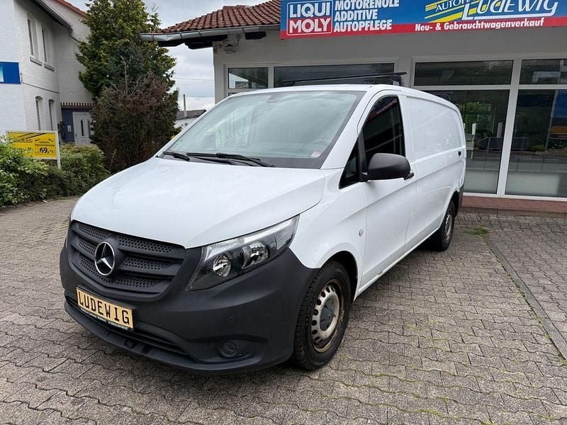 Arktikweiss Gebraucht 2017 Mercedes Vito Van / Kleinbus | 15.750 € (Guter Preis) - Bild 1/4