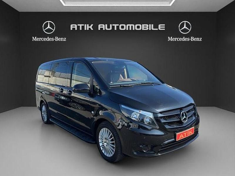 Obsidianschwarz (metallic) Gebraucht 2017 Mercedes Vito Exclusive Van / Kleinbus | 42.880 € - Bild 1/4