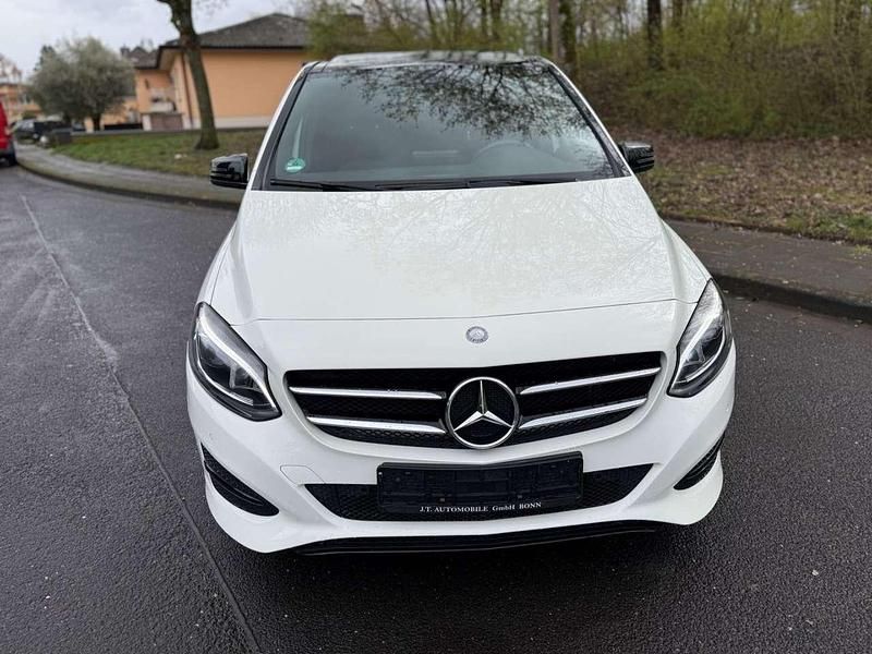 Gebraucht Mercedes B180 122 PS (89 kW) 2017 Calcitweiss/zirrusweiss Van / Kleinbus