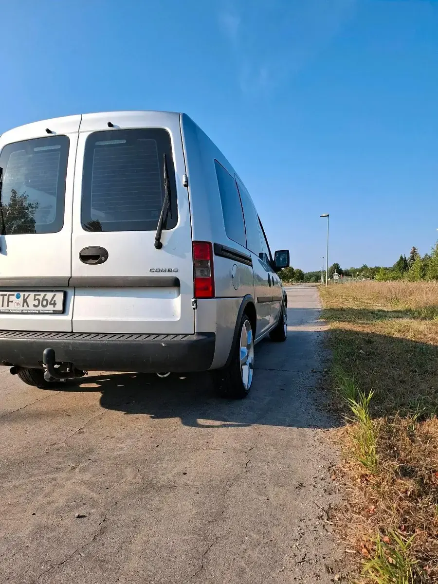 Gebraucht Opel Combo 90 PS (66 kW) 2004 Silber Van / Kleinbus