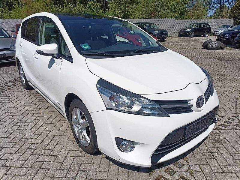 Weiß Gebraucht 2014 Toyota Verso Skyview Edition Van / Kleinbus | 4.500 € (Superpreis) - Bild 1/4