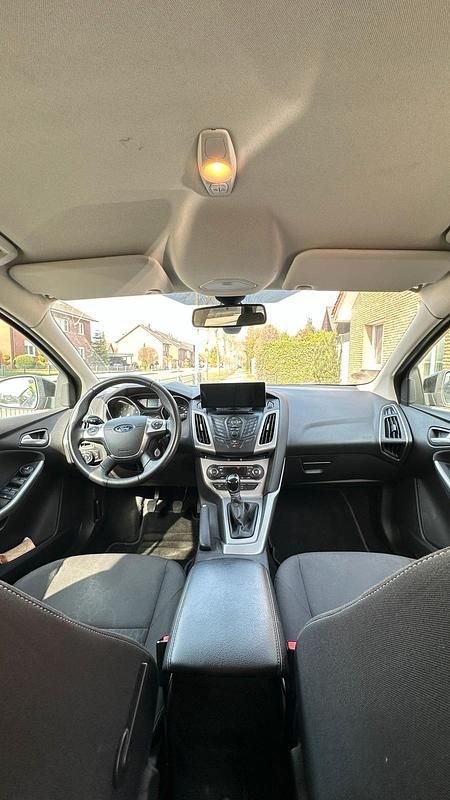 Gebraucht Ford Focus 101 PS (74 kW) 2013 Schwarz Kombi