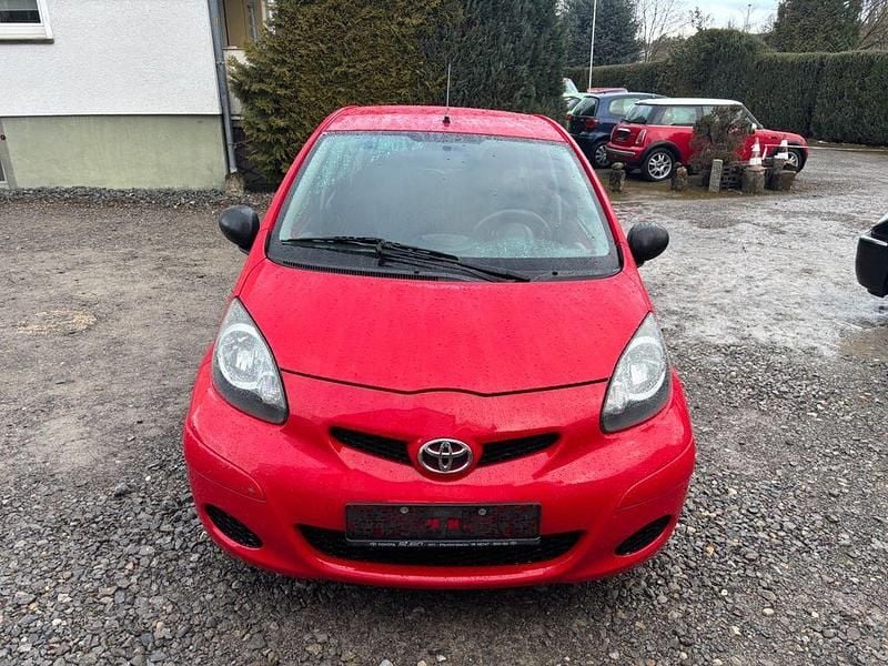 Gebraucht Toyota Aygo Basis 68 PS (50 kW) 2009 Rot Kleinwagen