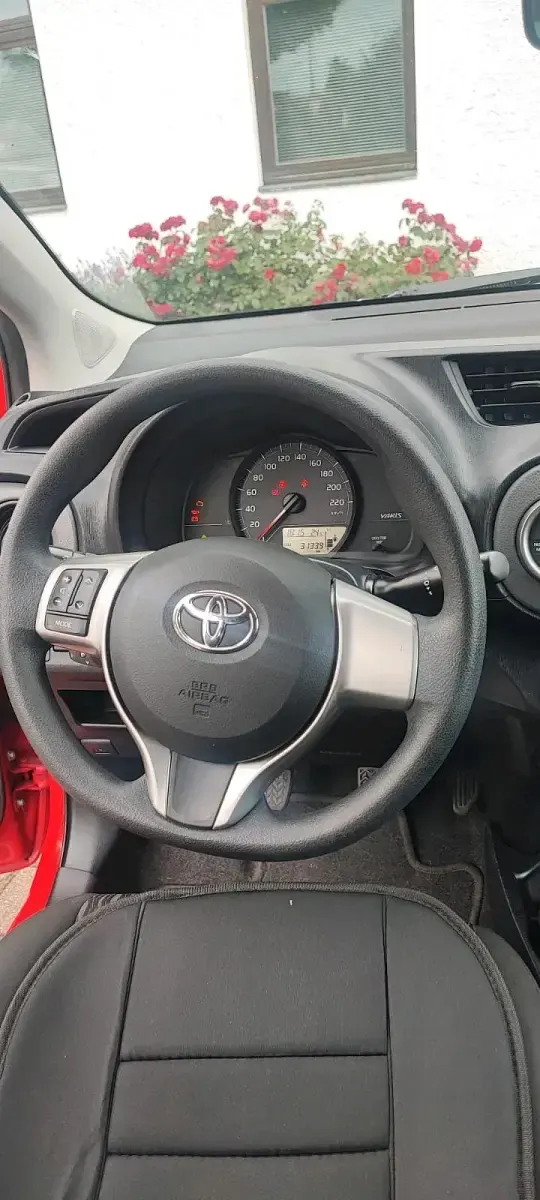Gebraucht Toyota Yaris 70 PS (51 kW) 2012 Rot Kleinwagen