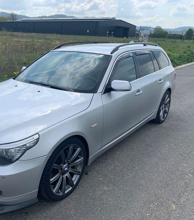 Silber Gebraucht 2009 BMW 525 Performance Kombi | 3.799 € (Guter Preis) - Bild 1/4
