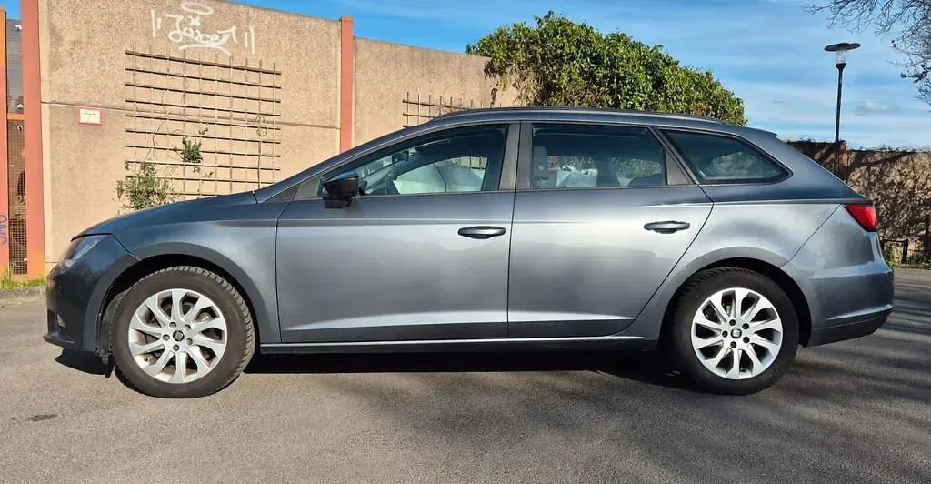 Used Seat Leon ST Reference 105 HP (77 kW) 2015 Grey Estate