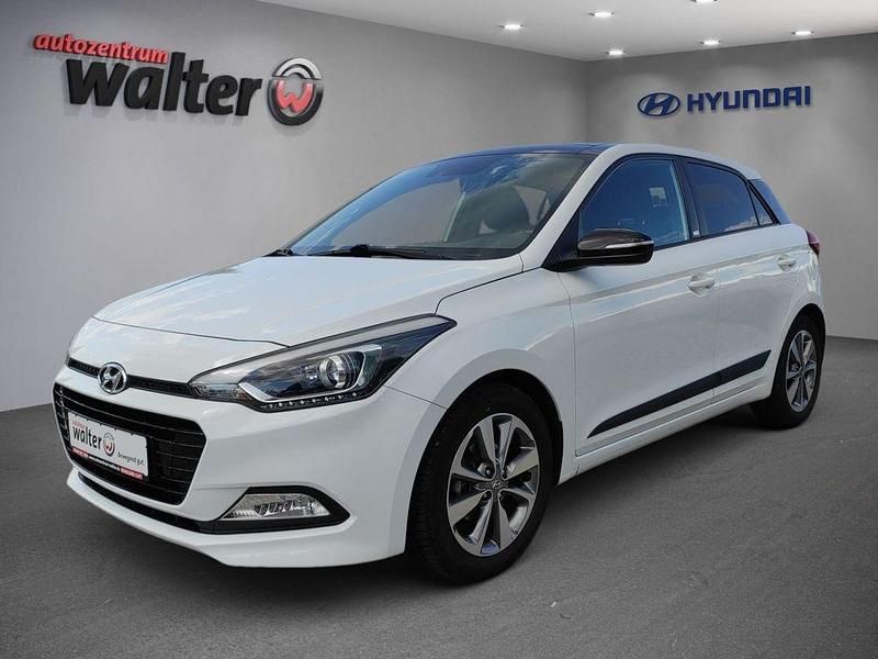 Weiß Gebraucht 2018 Hyundai i20 Passion Limousine | 10.490 € (Fairer Preis) - Bild 1/4