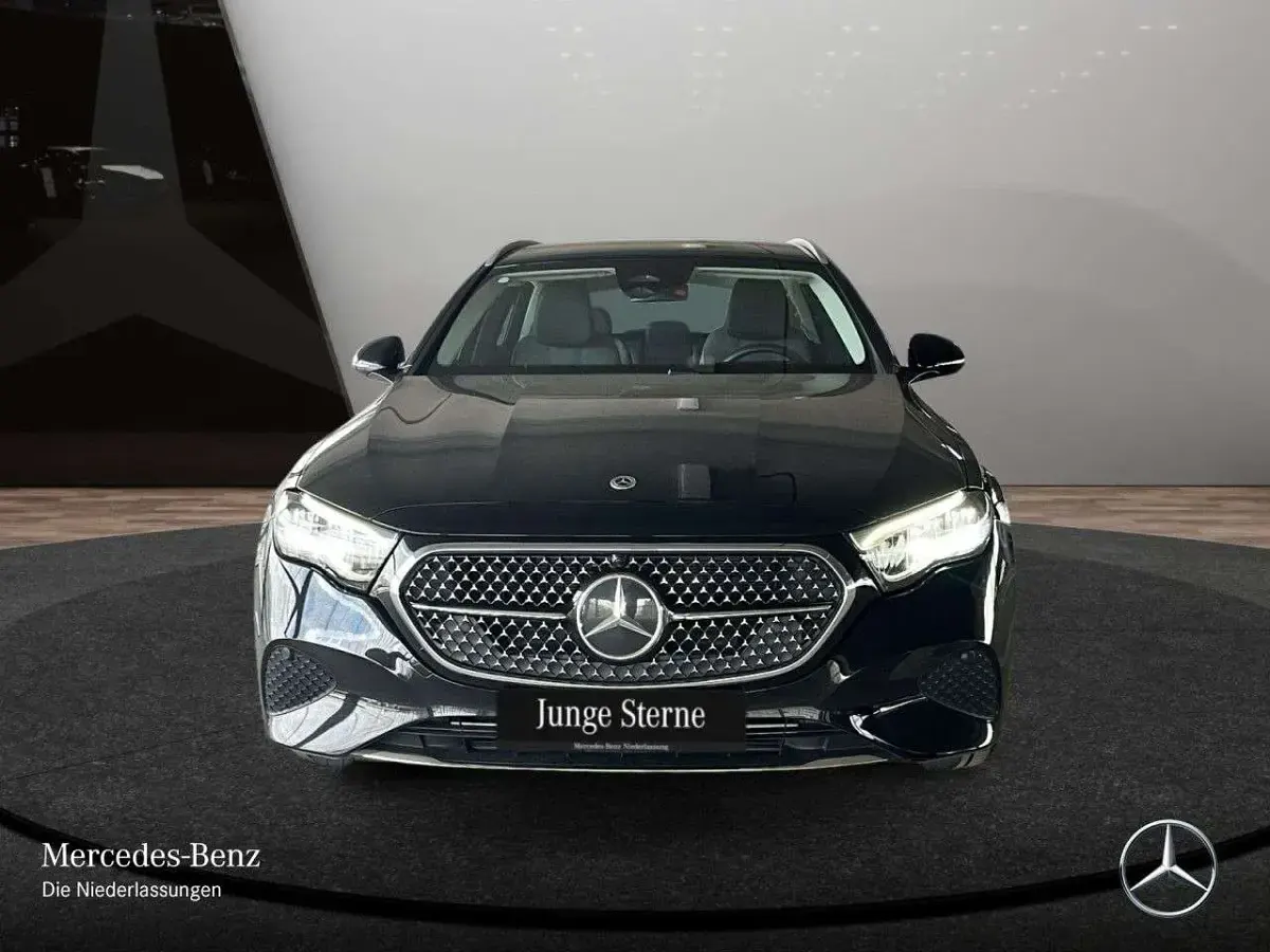 Gebraucht Mercedes E200 Avantgarde 204 PS (150 kW) 2025 Schwarz Limousine