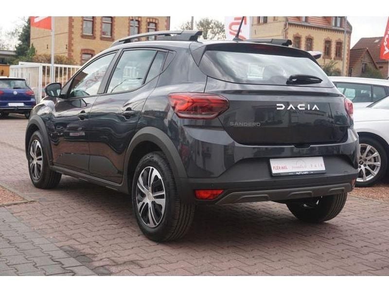 Gebraucht Dacia Sandero Stepway 91 PS (66 kW) 2023 Kometen grau (metallic) SUV