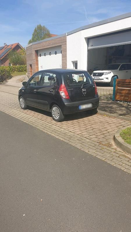 Gebraucht Hyundai i10 67 PS (49 kW) 2010 Schwarz Kleinwagen