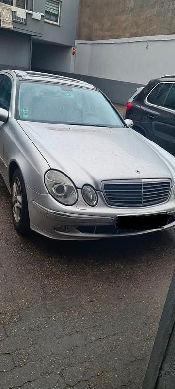 Silber Gebraucht 2002 Mercedes E240 Avantgarde Limousine | 2.800 € (Superpreis) - Bild 1/4