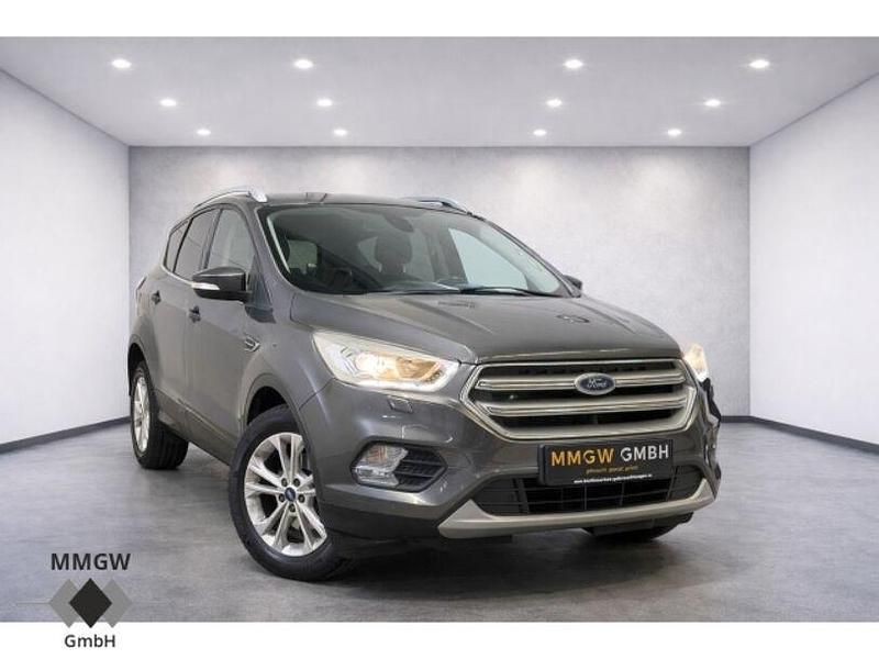 Gebraucht Ford Kuga Titanium 150 PS (110 kW) 2017 Grau SUV