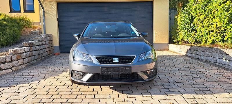 Grau Gebraucht 2018 Seat Leon Style Limousine | 8.200 € (Fairer Preis) - Bild 1/4