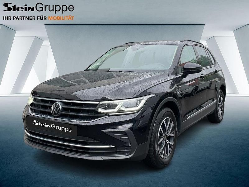 Schwarz Gebraucht 2022 VW Tiguan Life SUV | 27.345 € (Fairer Preis) - Bild 1/4