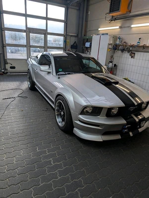 Silber Gebraucht 2008 Ford Mustang Coupé | 18.000 € (Etwas zu teuer) - Bild 1/4