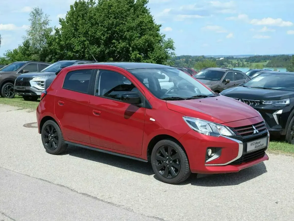 Gebraucht Mitsubishi Space Star Select+ 71 PS (52 kW) 2024 Rot / schwarz Kleinwagen