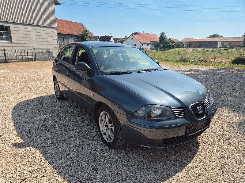 Grau Gebraucht 2005 Seat Ibiza Limousine | 2.250 € (Fairer Preis) - Bild 1/4