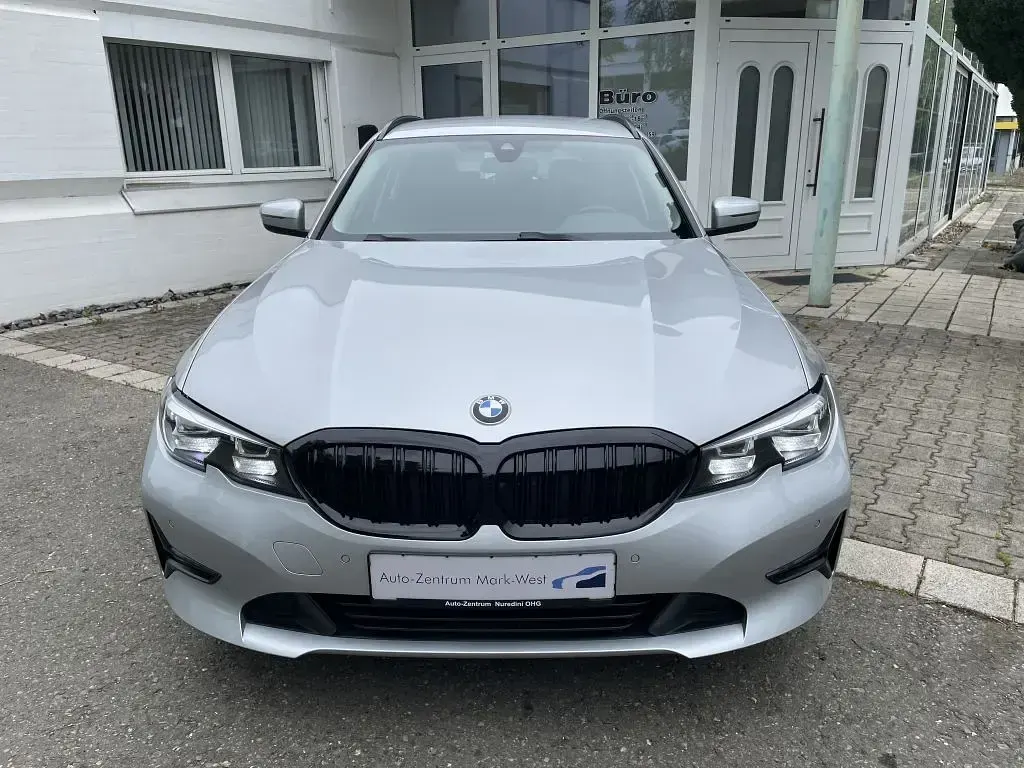 Gebraucht BMW 320 190 PS (139 kW) 2021 Glaciersilber metallic Kombi