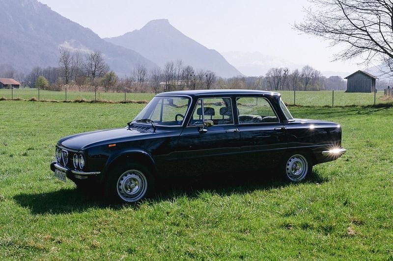 Blau Gebraucht 1976 Alfa Romeo Giulia 1300 Super Limousine | 16.900 € - Bild 1/4