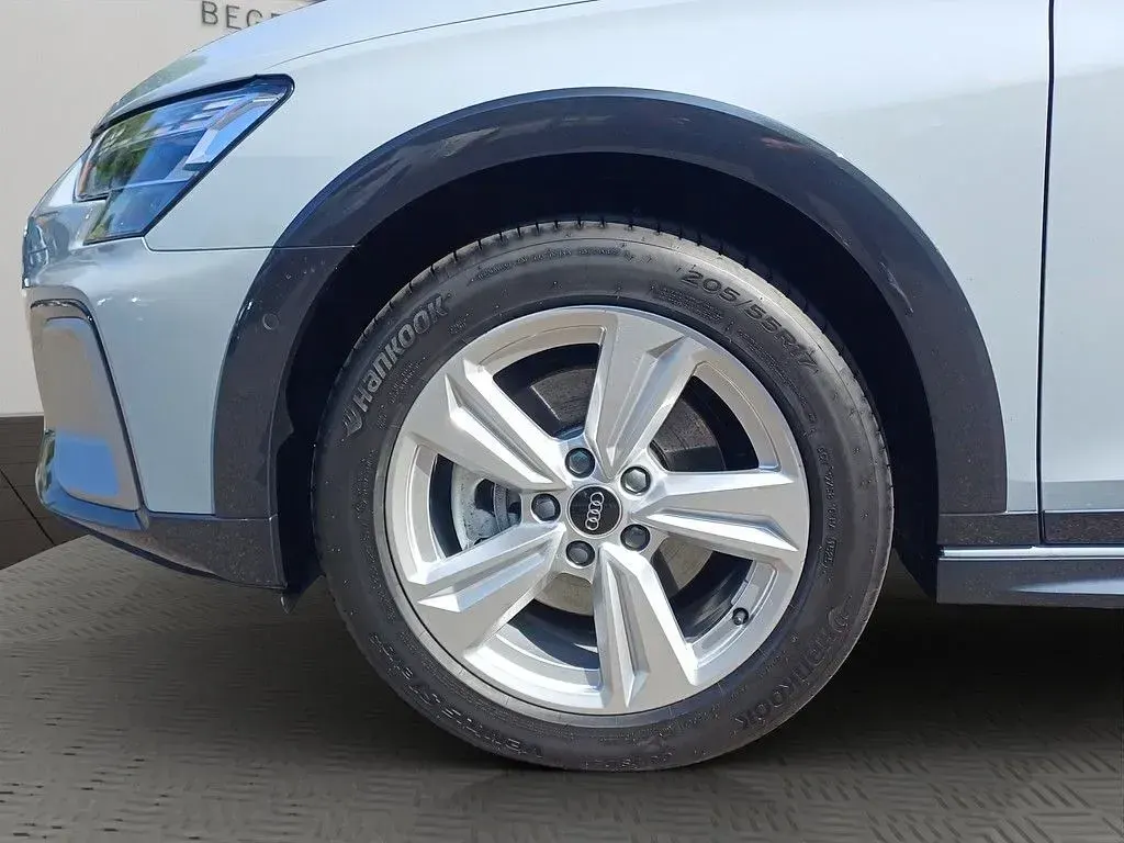 Gebraucht Audi A3 Ambiente 150 PS (110 kW) 2025 Pfeilgrau perleffekt Limousine