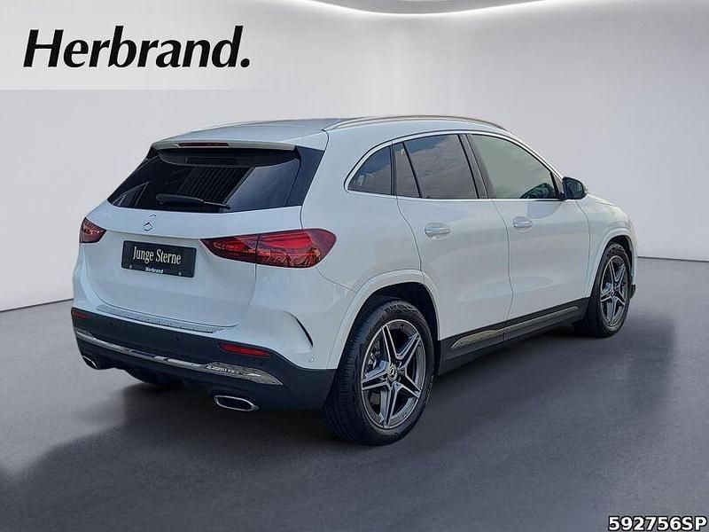 Gebraucht Mercedes GLA220 AMG 190 PS (139 kW) 2024 Unilack polarweiß SUV
