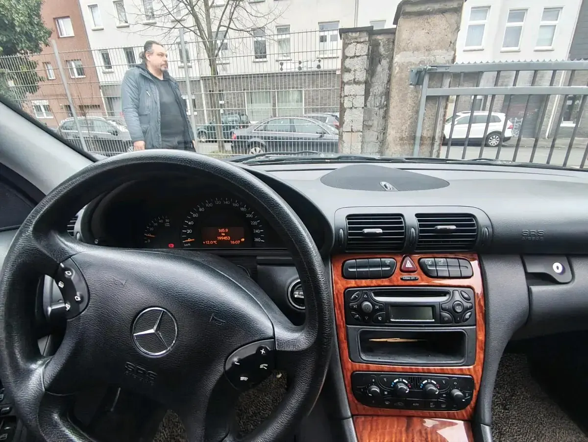 Gebraucht Mercedes 220 143 PS (105 kW) 2000 Silber Limousine