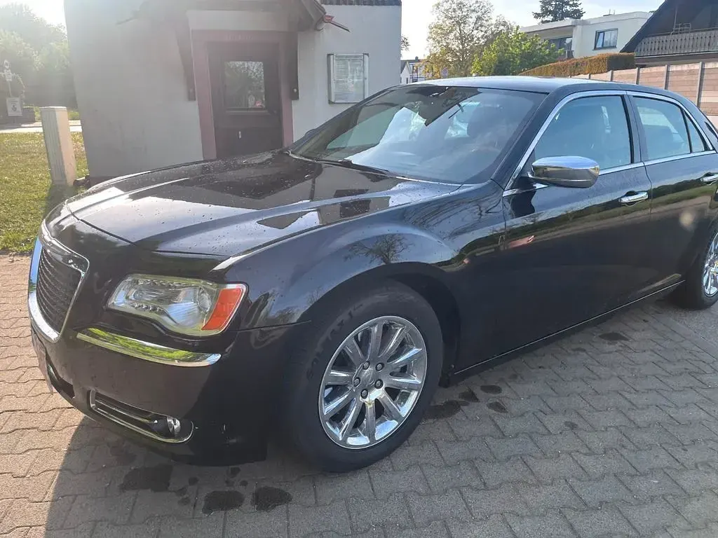 Second-hand Chrysler 300C 367 CP (269 kW) 2013 Negru Berlinǎ