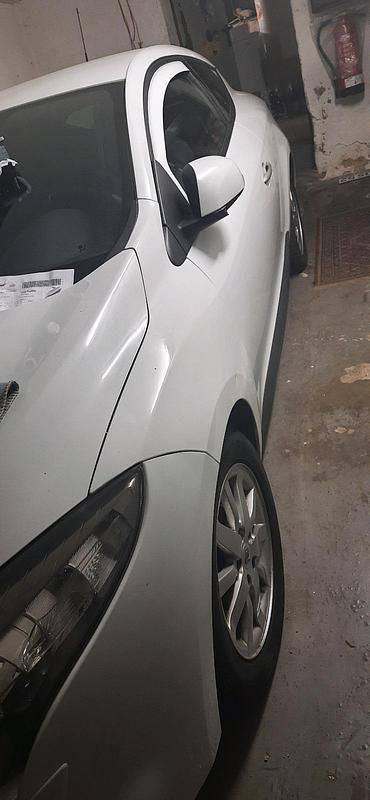 Weiß Gebraucht 2011 Renault Mégane Coupé Coupé | 2.400 € - Bild 1/4