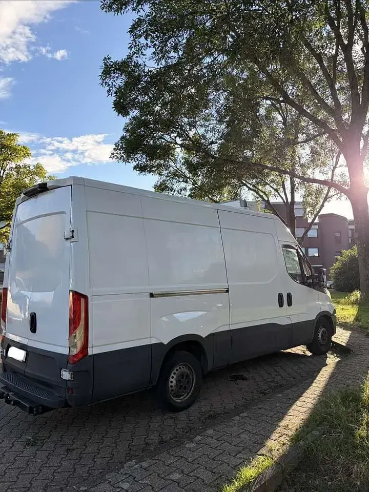 Gebraucht Iveco Daily 179 PS (131 kW) 2018 Weiß Van