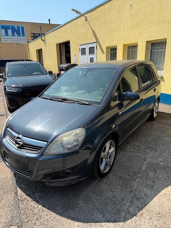 Grau Gebraucht 2010 Opel Zafira Van / Kleinbus | 1.200 € (Superpreis) - Bild 1/4
