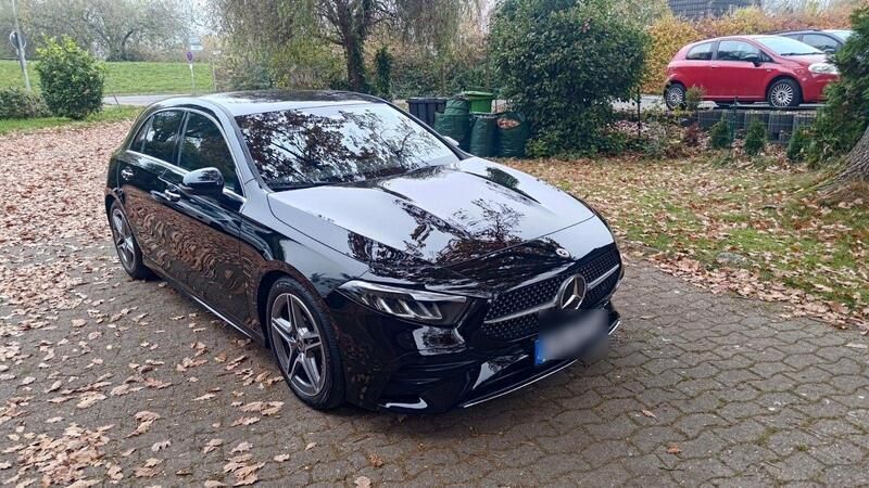 Schwarz Gebraucht 2023 Mercedes A180 AMG Limousine | 28.000 € (Superpreis) - Bild 1/4