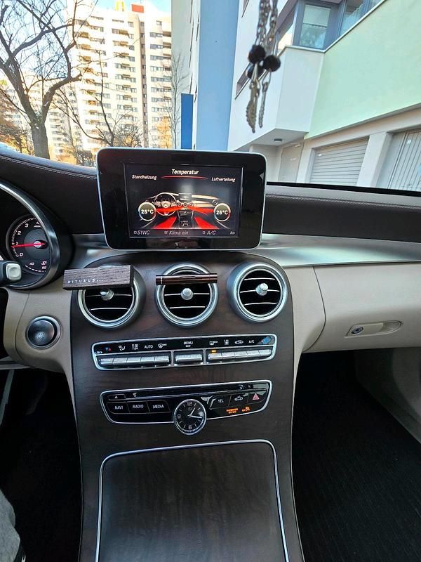 Schwarz Gebraucht 2015 Mercedes C250 Limousine | 16.950 € (Superpreis) - Bild 1/4