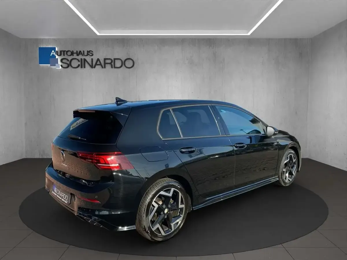 Gebraucht VW Golf VIII R-line 150 PS (110 kW) 2025 Schwarz Limousine
