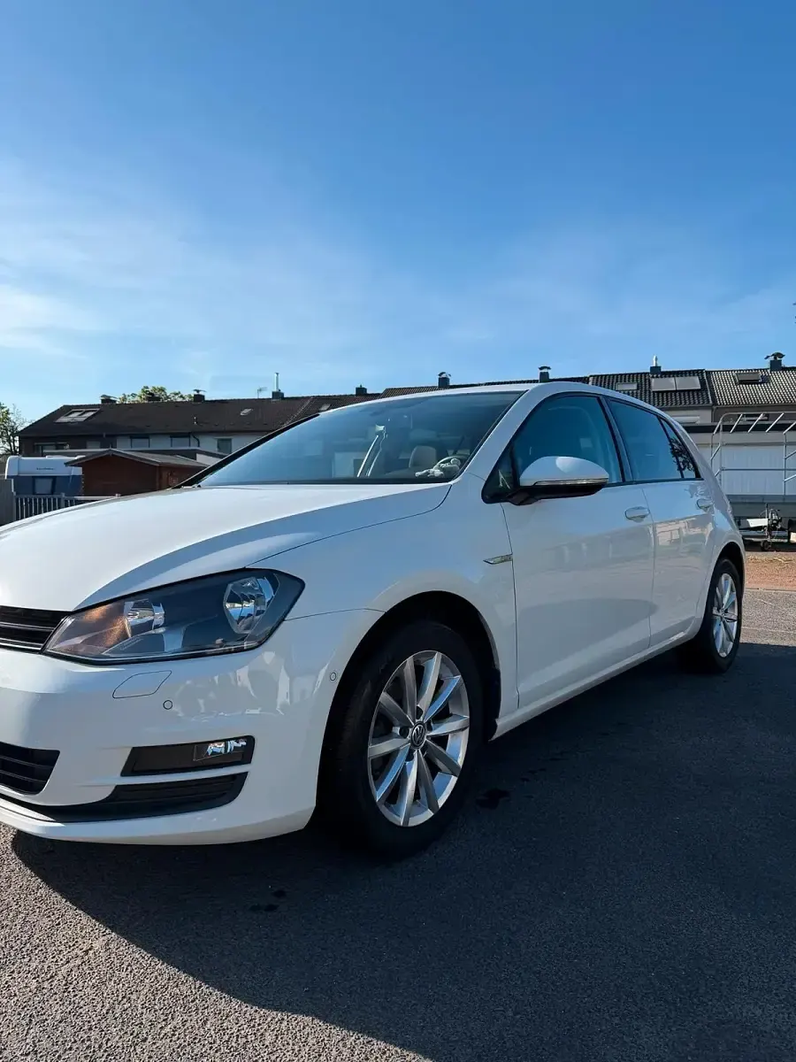 Gebraucht VW Golf VII 83 PS (61 kW) 2014 Weiß Limousine