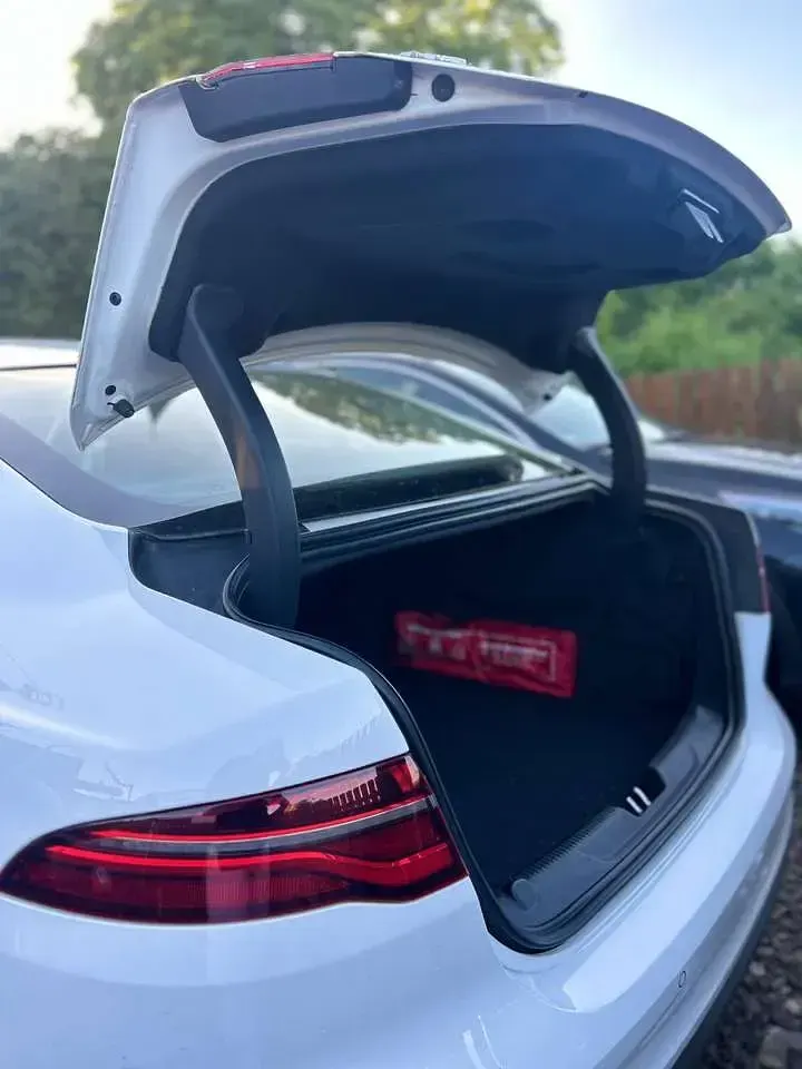 Gebraucht Jaguar XE R-Dynamic 250 PS (183 kW) 2019 Weiß Limousine