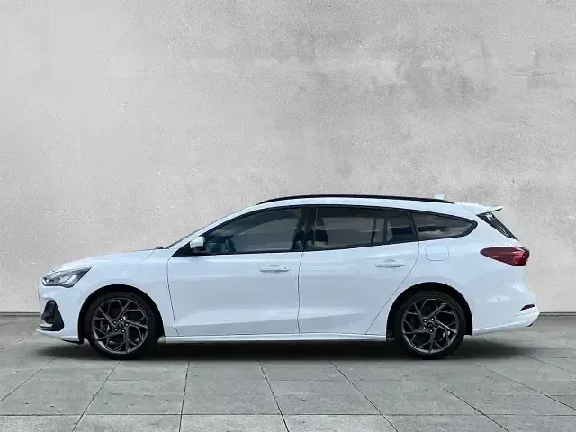 Używany Ford Focus ST 280 KM (205 kW) 2022 Biały Kombi