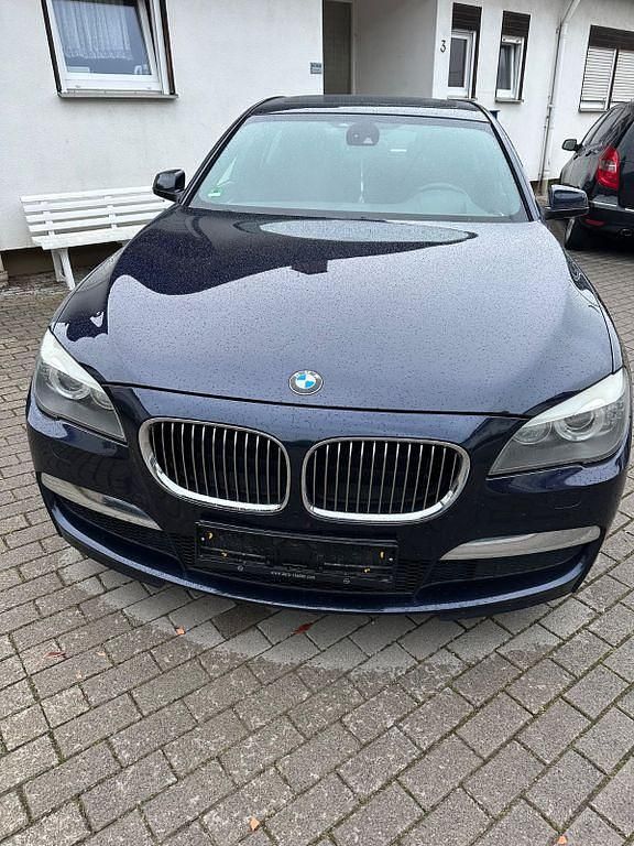 Gebraucht BMW 740 306 PS (225 kW) 2011 Schwarz Limousine