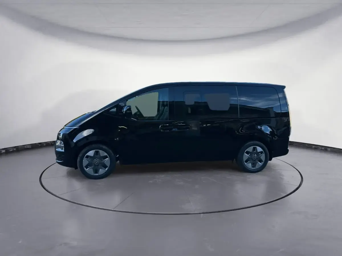 Gebraucht Hyundai Staria Prime 224 PS (164 kW) 2025 Schwarz Van / Kleinbus