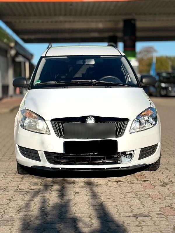 Weiß Gebraucht 2010 Skoda Roomster Van / Kleinbus | 2.400 € - Bild 1/4