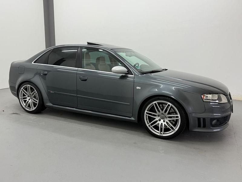 Grau Gebraucht 2006 Audi RS4 Sport Limousine | 25.990 € - Bild 1/4