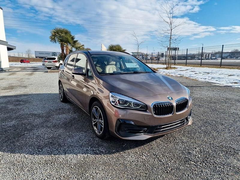 Gebraucht BMW 225 Active Tourer Sport Line 224 PS (164 kW) 2019 Jucarobeige metallic Van / Kleinbus